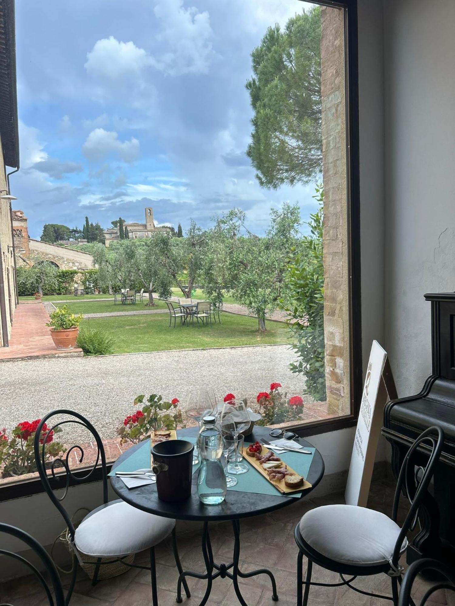 فيلا Fattoria Abbazia Monte Oliveto سان جيمينيانو المظهر الخارجي الصورة
