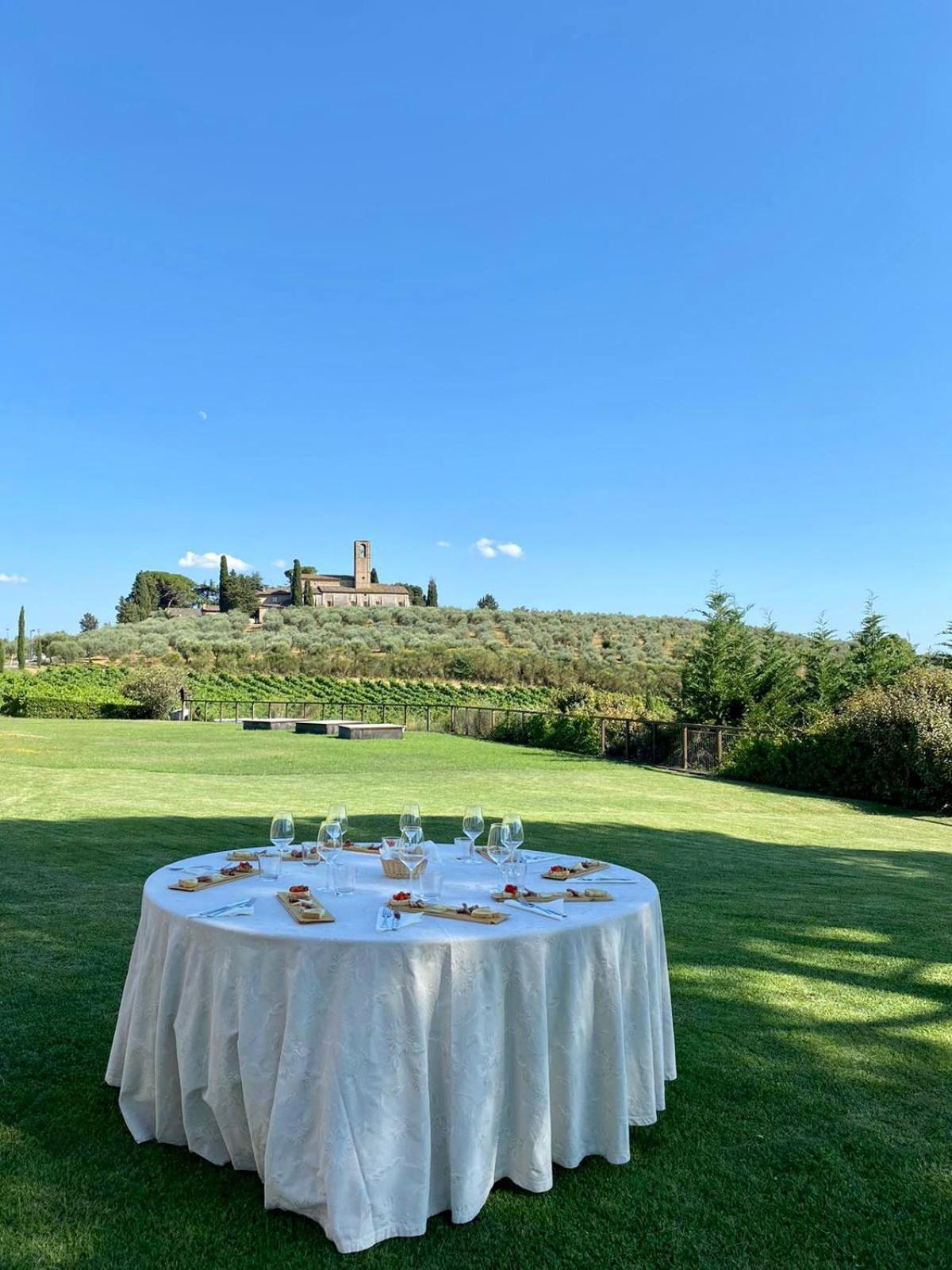 فيلا Fattoria Abbazia Monte Oliveto سان جيمينيانو المظهر الخارجي الصورة