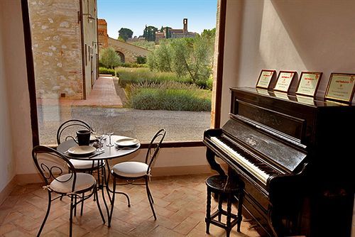 فيلا Fattoria Abbazia Monte Oliveto سان جيمينيانو المظهر الخارجي الصورة